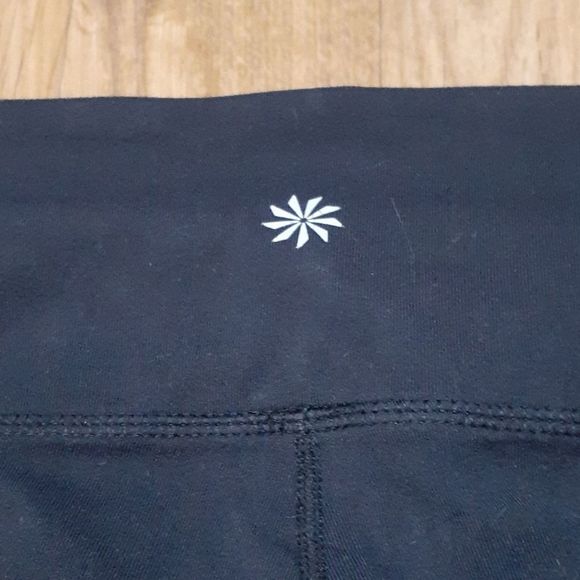 Athleta 17" Black Capri Leggings Medium GUC - Picture 5 of 6